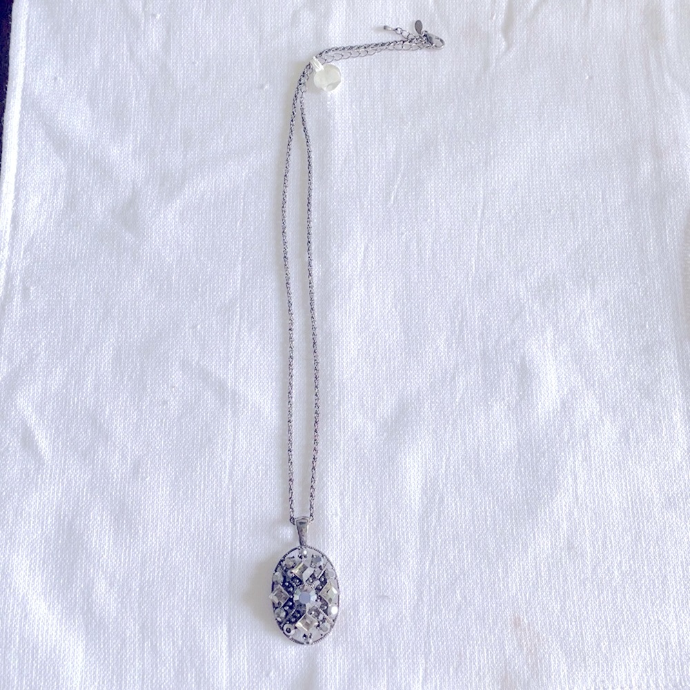 EUC Gunmetal 💎w sparkles long necklace w gems! Vintage/ Antique style!!